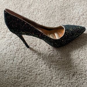 Rouge sparkle heels